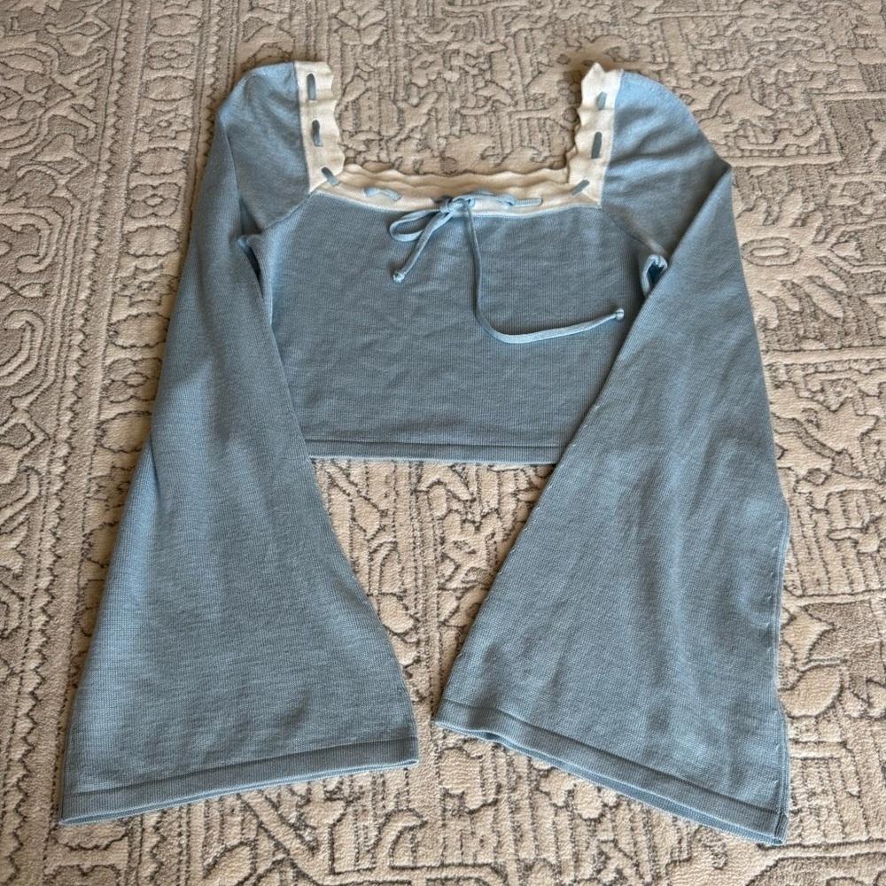 Dee Elly light blue cropped sweater blouse size medium